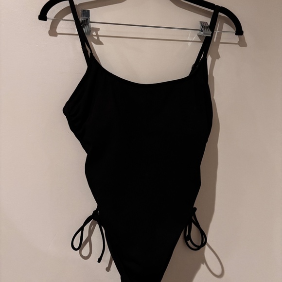 Shade & Shore one piece bathing suit (Small) - Picture 2 of 4